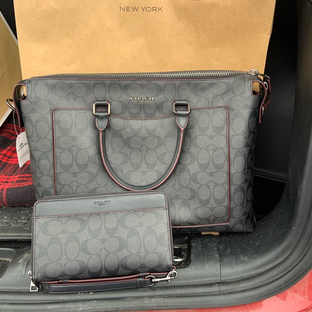 NWOT Coach laptop bag/purse. Organizer wallet. - Picture 1 of 1